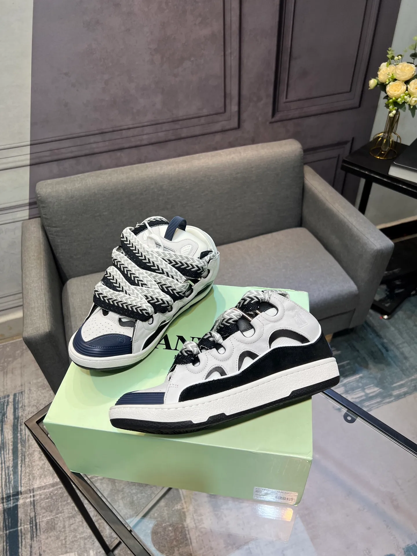 Men's men's shoes💰780 [LANVIN] Latest lace-up fashionable casual sneakers for couples High-quality CLAY couple series‼ ️ The latest trendy products of the season 🌈Many bloggers have planted grass and purchased the original open-mold customization. The upper and outsole are sewn with mark threads without edge sealing. Multiple material splicing combination design. Very versatile for fashionable and casual wear. Comfortable on the feet. Recommended for self-retention (upper cowhide + cow suede + breathable mesh) inner foot pad cowhide exclusive original open-mold clear logo rubber outsole ⚠️36-44 yards (45 custom-made)